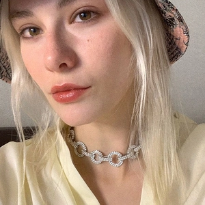Collar gargantilla con pavé de cristales y círculos plateados para moda femenina