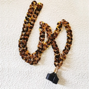 Tortoiseshell acrylic anti-lost chain for AirPods with magnetic metal connectors