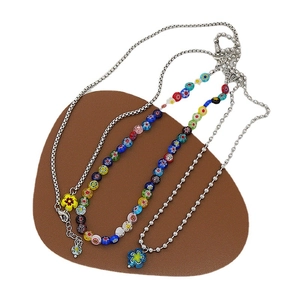 Ensemble de colliers rétro millefiori à fleurs avec chaînes en métal argenté superposées