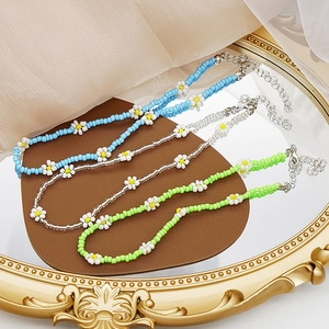 Πολύχρωμο Κολιέ Choker με Χάντρες Μαργαρίτα για Γυναίκες Κορίτσια Χειροποίητο Λουλούδι με Χάντρες Σπόρων Κοντό Κολιέ Μποέμ Καλοκαιρινά Κοσμήματα Παραλίας