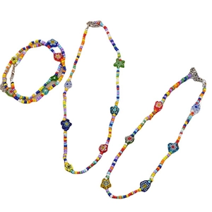Conjunto de collar y pulsera hechos a mano con cuentas de flores de vidrio y perlas naturales