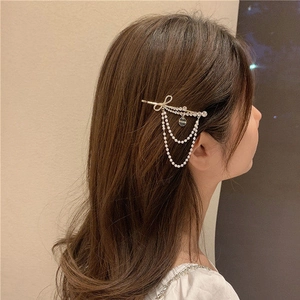 Elegante haarclip in Koreaanse stijl met strass-strik en een hanger van parelkwastjes