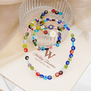 Set collana e bracciale in perle di vetro millefiori con ciondolo a margherita