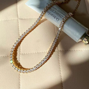 Collier tennis chic en zircone carrée de 5mm en métal doré avec finition brillante