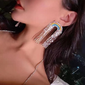 Übertriebene Regenbogen Quaste U-förmige Strass Ohrringe für Frauen im trendigen Luxusstil