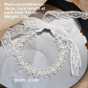Dettaglio della fascia in pizzo e perle con dimensioni di 36cm di lunghezza e 2,1cm di larghezza