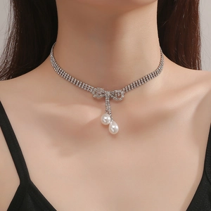 Elegante Gargantilla de Diamantes de Imitación de Triple Fila Con Lazo y Colgante de Perla Artificial de Imitación Gota de Agua Boda