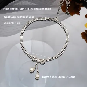Detalle de gargantilla con lazo de diamantes y perlas con dimensiones en espejo