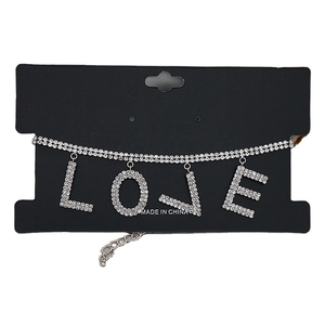 Choker de doble fila de strass plateado con colgante de letras LOVE en tarjeta