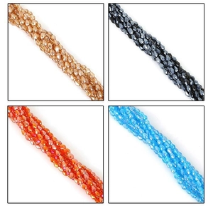 Détail de perles gouttes en verre cristal facetté 3x5mm en quatre couleurs pour bijoux DIY
