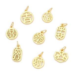 Lot de 8 pendentifs chinois plaqués or 14K avec gravures Fu et Ruyi évidées à la main