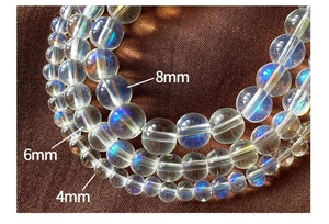 Détail macro de perles en verre irisées AB en 4mm, 6mm et 8mm pour bijoux DIY