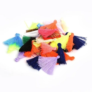 Pendenti colorati a nappa in cotone per gioielli fai-da-te e decorazioni artigianali fatti a mano