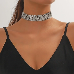 Elegante gargantilla de strass plateado con tejido geométrico de cristales para fiesta