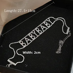 Détail du ras du cou BABYBABY en strass avec dimensions 27,5cm plus 15cm d'extension