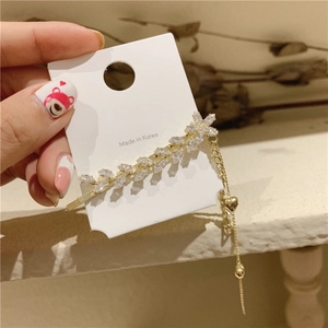 Pince à cheveux feuilles dorées avec zircons marquise et pampille cœur sur carte