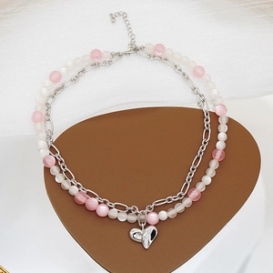 Collier double rang de perles roses et blanches avec pendentif cœur argenté