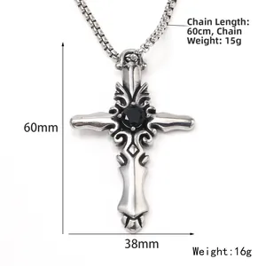 Detailansicht des gotischen Kreuzanhängers mit Maßen 60mm x 38mm und einer 60cm Kette