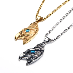Collar vintage hip hop cabeza de águila con piedras azules en oro y plata mate