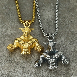 Ciondolo toro muscoloso hip hop oro e argento con catena box classica set