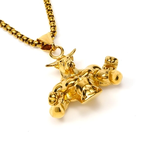 Collana con pendente toro muscoloso dorato in stile hip-hop e catena box in acciaio inox