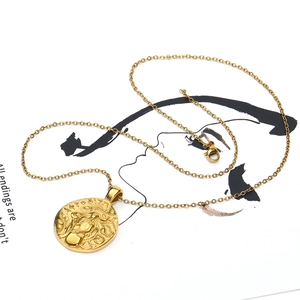 Collar con colgante de moneda de oro vintage y cadena de acero inoxidable para mujer