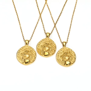 Tres collares con colgante de retrato punk hip hop vintage en acero inoxidable dorado