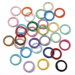 Colorful alloy C-shaped spring O-rings in various matte lacquer finishes for DIY crafting