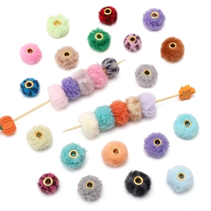 Perline di peluche colorate con anelli d'oro per gioielli fai da te in vari colori e stampe