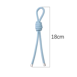 Ciondolo nodo peruviano in pelle azzurra 18cm con terminali in metallo per borse