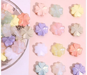 Perle in acrilico colorato a quadrifoglio per gioielli fai-da-te e accessori per capelli