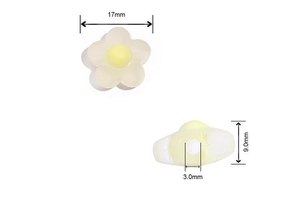 Macro detail of 17mm acrylic daisy flower charm showing dimensions and 3mm hole
