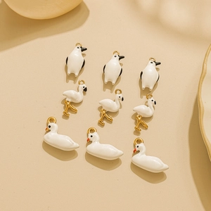 Pendentifs Animaux 3D Dessin Animé Acier Inoxydable Émail Flamant Cygne Manchot Charms pour Bijoux DIY Accessoires