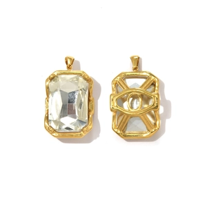 Ciondolo vintage dorato con cristallo quadrato e dettaglio occhio per collana