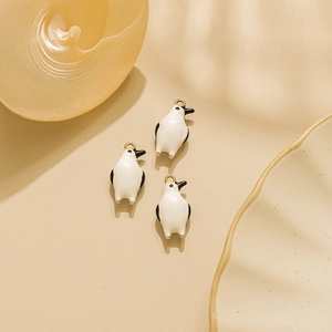 Trois breloques pingouin 3D mignonnes en émail noir et blanc pour la création de bijoux DIY