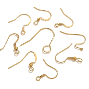 Détail de crochets d'oreilles en acier inoxydable doré avec bille pour la création de bijoux
