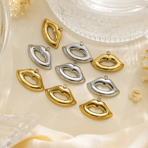 Polierte hohle lippenförmige Anhänger aus Edelstahl in Gold und Silber für DIY-Schmuckbau
