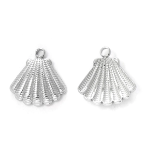 Détail de pendentifs coquillages en acier 304 montrant les textures avant et arrière pour bijoux
