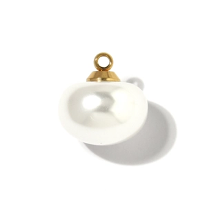 Colgante de perla blanca minimalista con bucle de metal dorado para collares de joyería