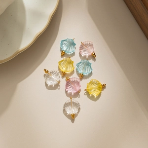 Colgantes de concha en resina de colores con aros dorados para bisutería DIY y artesanía