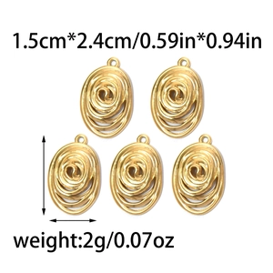 Fünf goldene ovale 304 Edelstahl Anhänger mit Spiralmuster und Maßen 1,5cm mal 2,4cm