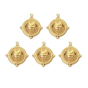 Detail van 5 ronde gouden slangenhangers met gedraaide rand voor DIY sieraden maken