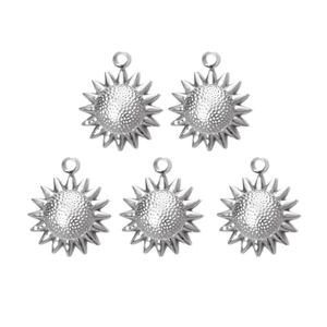 Cinque ciondoli a forma di girasole in acciaio inossidabile 304 con trama martellata e petali