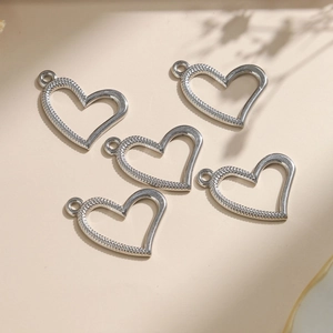 Lot de six pendentifs cœur en acier inoxydable 304 avec bords texturés pour bijoux DIY