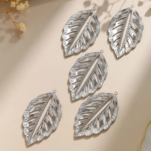 Five-piece stainless steel leaf pendants with detailed vein texture for jewelry making
