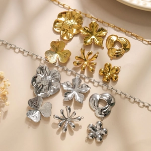 304 stainless steel flower pendants in gold and silver for DIY jewelry making