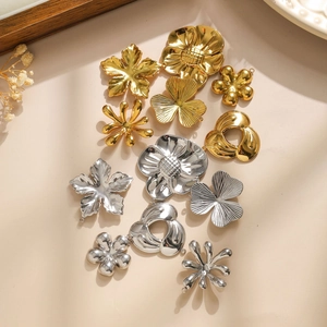 304 stainless steel flower pendants in gold and silver for DIY jewelry making