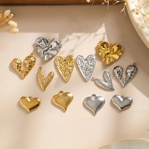 Pendentifs cœur en acier inoxydable doré et argenté avec diverses textures pour bijoux