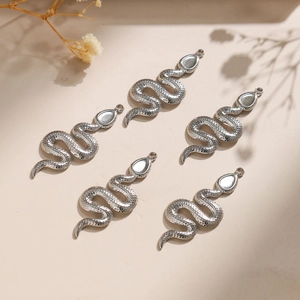 Pendentifs serpent en acier inoxydable 304 avec yeux en gemme pour la bijouterie