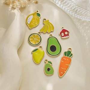 Kleurrijke fruit emaille bedeltjes set met citroen en banaan voor DIY sieraden maken